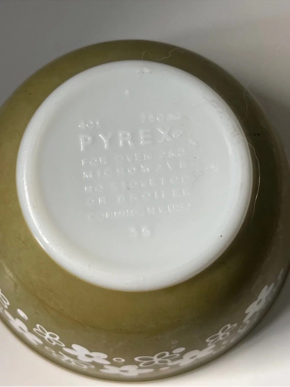 PYREX #401 Crazy Daisy Mixing Bowl Vintage